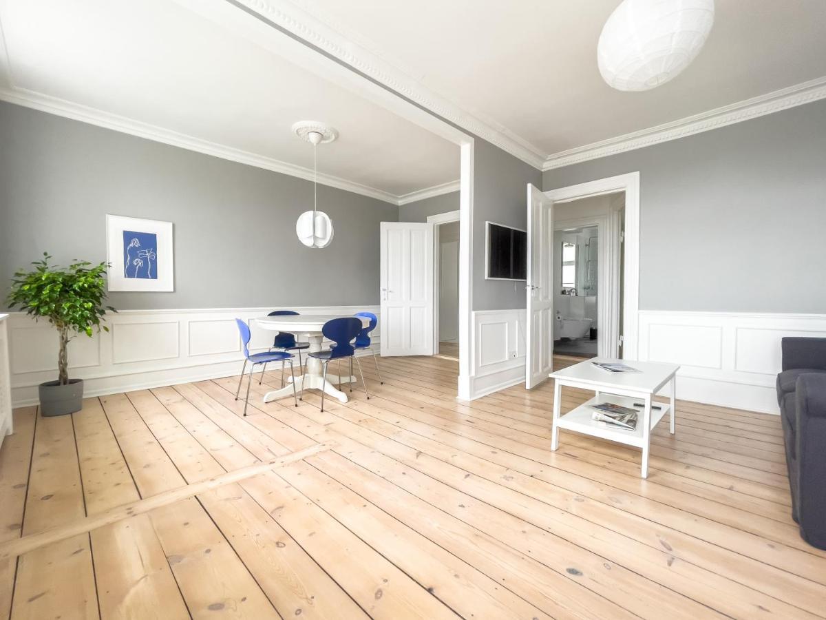 Stylish Classic Danish Design Apartment Copenhagen Exterior photo